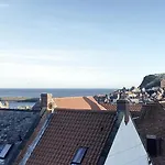 2 Bed In Oc-w985 Whitby