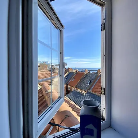 2 Bed In Whitby Oc-W985 Whitby